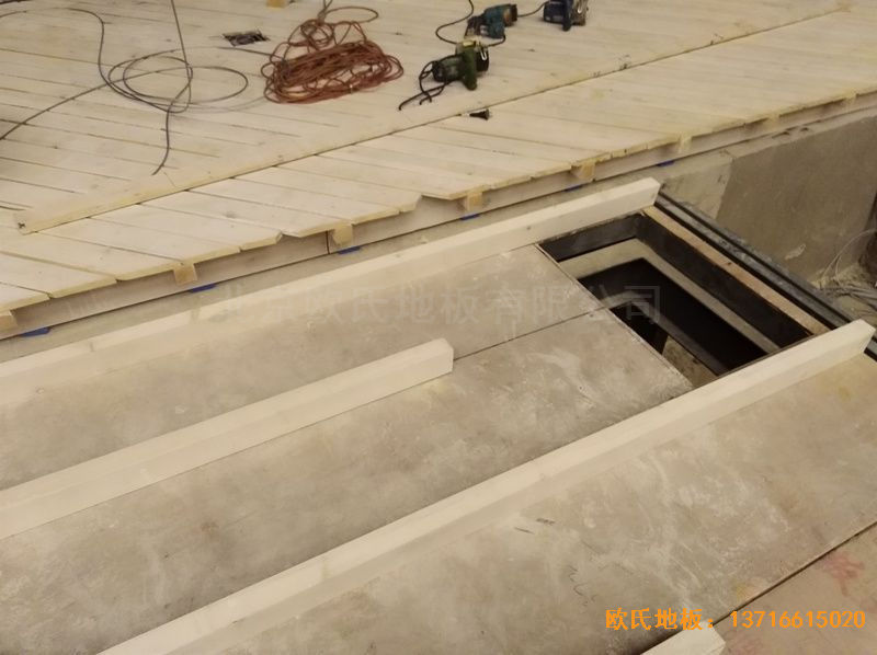 �ӱ��ȷ�����ͬ�ČW(xu��)У���_(t��i)�\(y��n)��(d��ng)ľ�ذ���b����