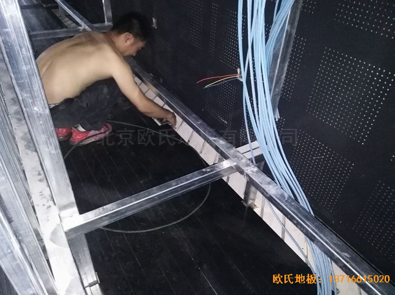 �ӱ��ȷ�����ͬ�ČW(xu��)У���_(t��i)�\(y��n)��(d��ng)ľ�ذ���b����